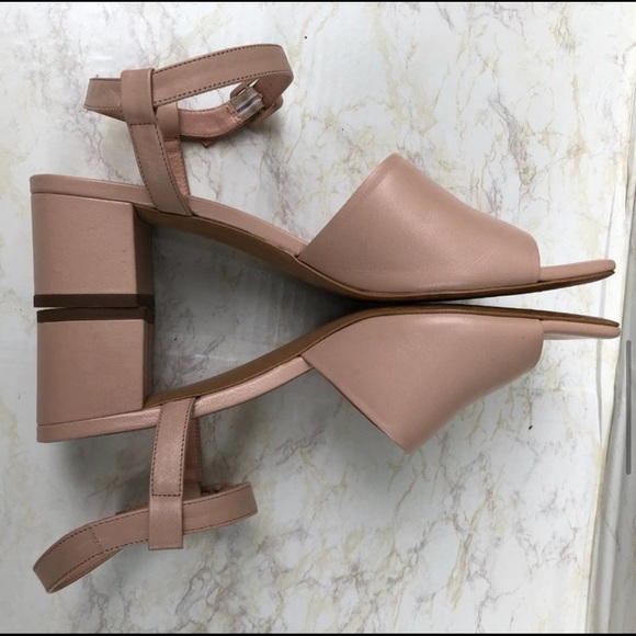 Everlane Block Heel Sandal (read below for sizing) - Picture 8 of 14